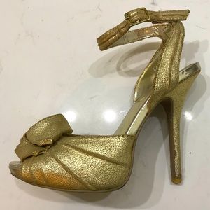 WORN ONCE AMAZING GOLD STILETTO 5” HEELS. SIZE 37